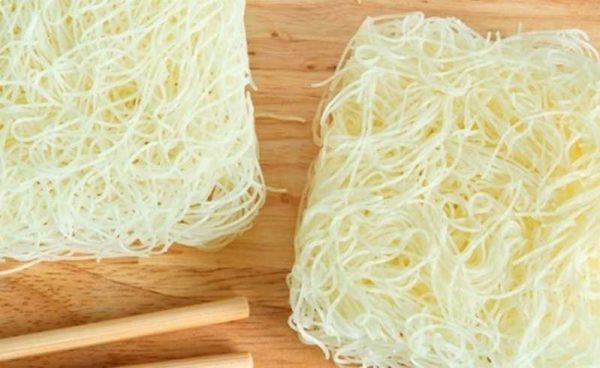 თავად noodles უვნებელია, თქვენ უბრალოდ უნდა აირჩიოთ   შესაფერისი რეცეპტი   სოუსი ან გასახდელი funchozy, რომელიც შეიძლება გაკეთდეს ხელით