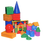 Блоки і конструктори будівельні - один з основних видів ігор даного типу - ставлять за мету навчання дитини конструювання різних споруд: горизонтальних, вертикальних, будівель замкнутого типу, а в подальшому - роботі з планом і за уявою