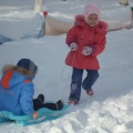 Фотозвіт про зимові розваги   Зима - одне з найулюбленіших дітьми пір року, та й ми, дорослі, любимо його за красу зимового пейзажу, за веселі дитячі спогади