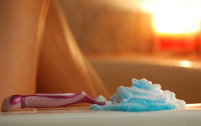 Міфи про гоління зони бікіні верстатом