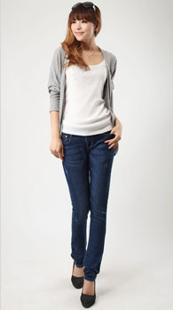 П ріобретая джинси, дуже важливо правильно підібрати їх розмір, оскільки занадто обтягуючі або, навпаки, занадто вільні штани навіть на самій ідеальної жіночої фігури можуть виглядати непривабливо
