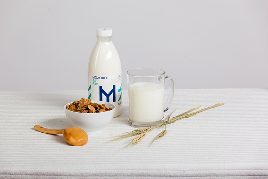 Молочні продукти містять корисні бактерії, які піклуються про збереження мікрофлори кишечника, виводять токсини і зміцнюють імунітет