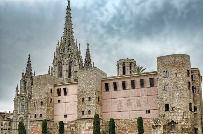 Готичний квартал, Кафедральний собор, Палац Гуель і Ринок Бокерія - все це розташовується в Старому місті в центрі Барселони