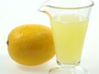 Багато експертів вважають лимони природним засобом при боротьбі з різними хворобами, оскільки вони допомагають вирішити ряд проблем, включаючи високий кров'яний тиск